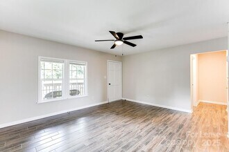 4027 Bearwood Ave in Charlotte, NC - Building Photo - Building Photo