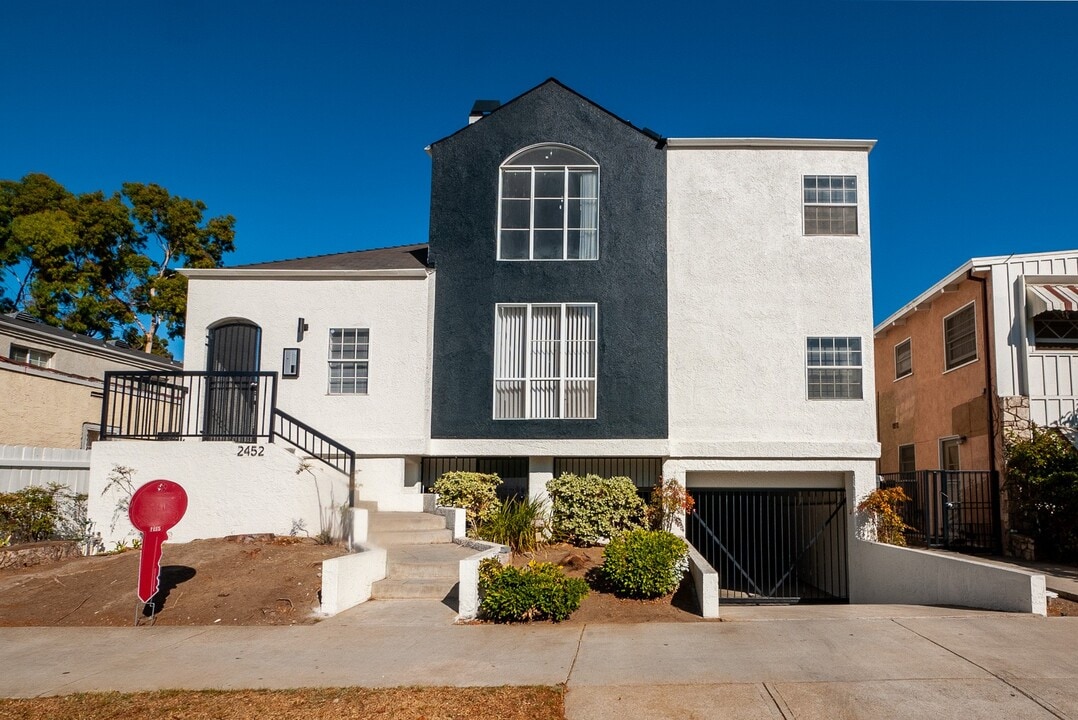 2452 S Centinela Ave in Los Angeles, CA - Building Photo