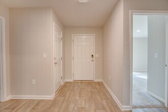 7818 Lakeside Oaks Dr in Bellview, FL - Building Photo - Building Photo