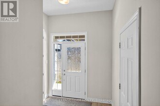 548 Flagstaff Dr in Ottawa, ON - Building Photo - Building Photo