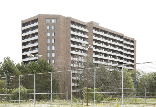 Parkview Tower & Square in Detroit, MI - Building Photo - Building Photo