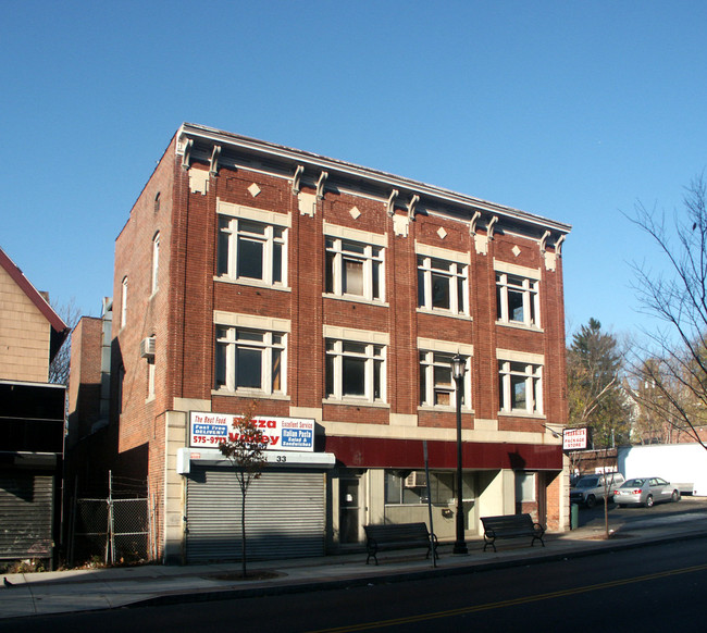 33 Willow St in Waterbury, CT - Foto de edificio - Building Photo