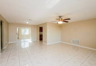 3645 Valais Dr in Hollywood, FL - Building Photo - Building Photo