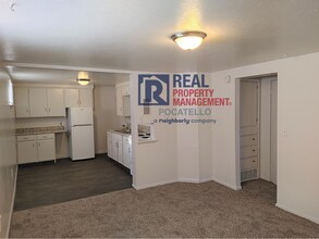 355 S Hayes Ave in Pocatello, ID - Building Photo - Building Photo
