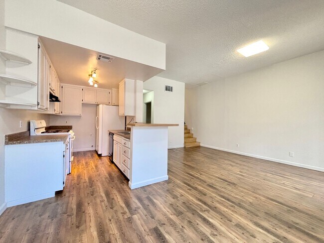 14520 Plummer St in Los Angeles, CA - Building Photo - Building Photo