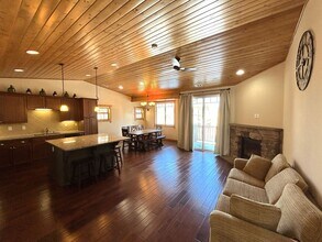 11357 Brockway Rd in Truckee, CA - Foto de edificio - Building Photo