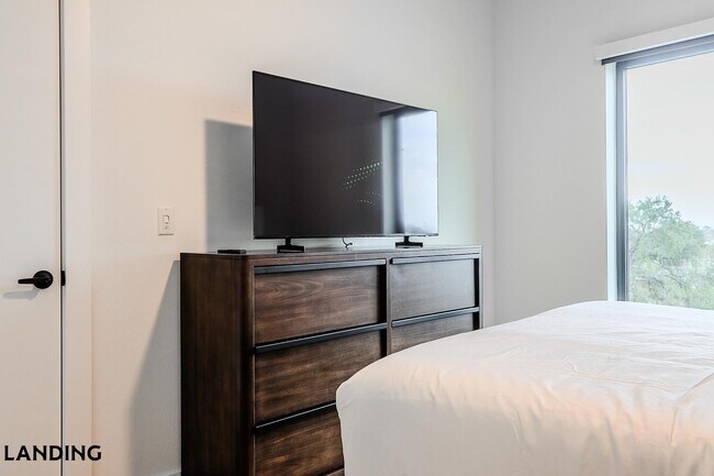 2623 Keene St, Unit 513 in Houston, TX - Building Photo - Building Photo