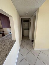 189 Lakeview Dr in Weston, FL - Building Photo - Building Photo