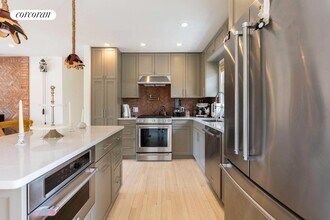 35 Sylvan Ln in Sag Harbor, NY - Building Photo - Building Photo