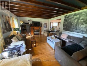 2297 Fox Crescent in Ottawa, ON - Building Photo - Building Photo