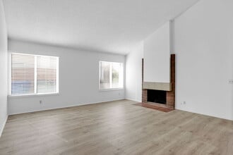 11640 Cozumel St in Cypress, CA - Building Photo - Building Photo