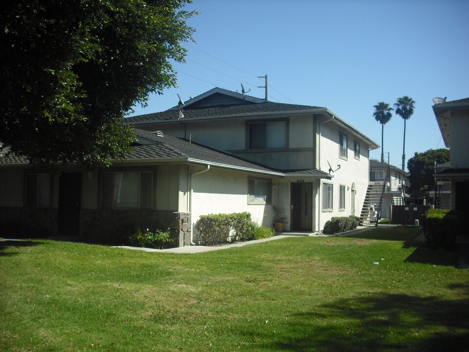 2692 Victoria Ave in Port Hueneme, CA - Building Photo