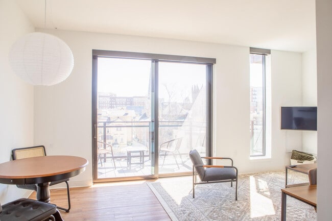 1237 N Van Buren St, Unit ID1379020P in Milwaukee, WI - Building Photo - Building Photo