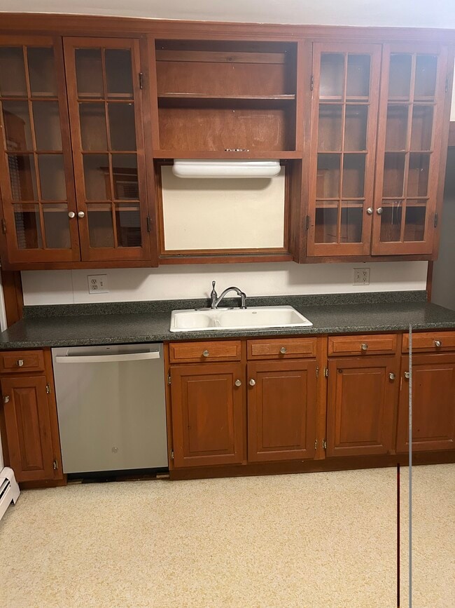 22 Kingman Ave, Unit 2nd Floor in Mansfield, MA - Foto de edificio - Building Photo