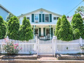 173 14th Ave in Sea Cliff, NY - Building Photo