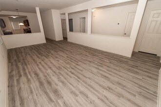 5731 Post Oak Manor Dr in Houston, TX - Building Photo - Building Photo