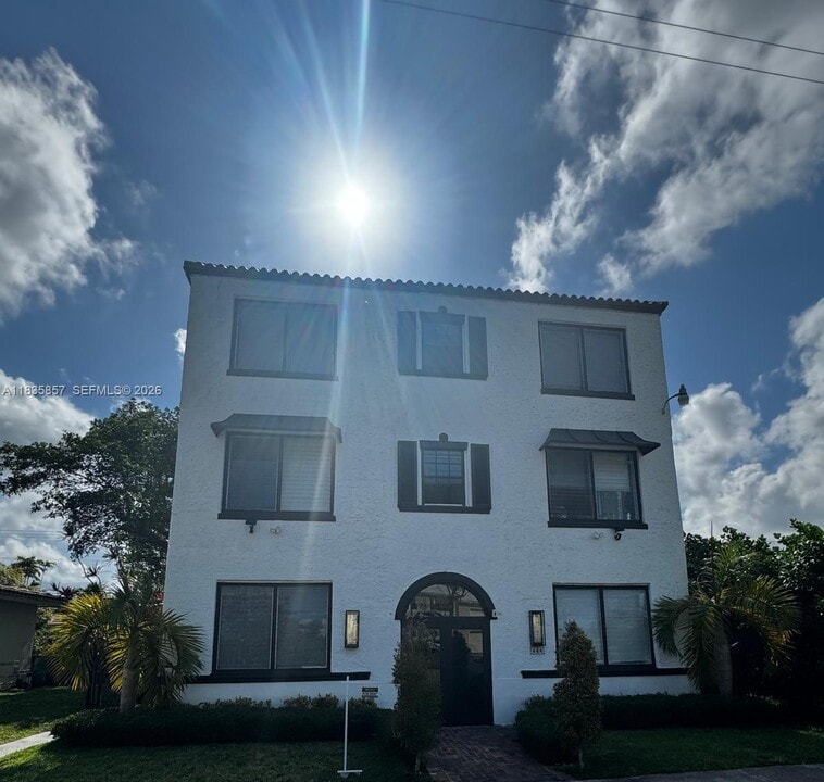 444 Ponce de Leon Blvd in Coral Gables, FL - Building Photo