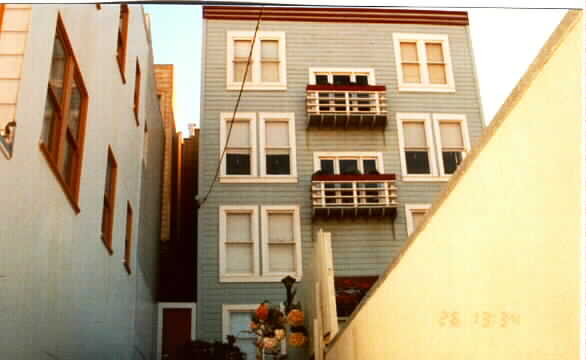 567-579 Lombard St in San Francisco, CA - Building Photo - Building Photo