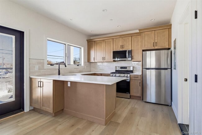 56 Suffolk Rd in Island Park, NY - Building Photo - Building Photo