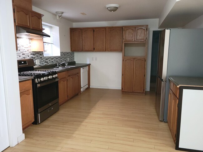 44418 Bayshore Ave in Chilliwack, BC - Building Photo - Building Photo