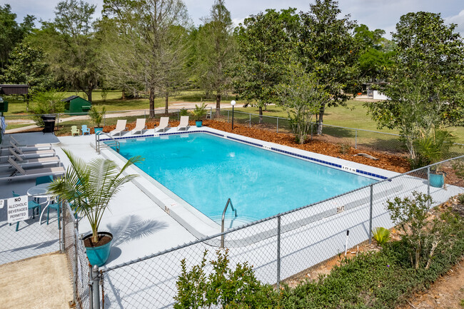 Forest Edge Apartments in Silver Springs, FL - Foto de edificio - Building Photo