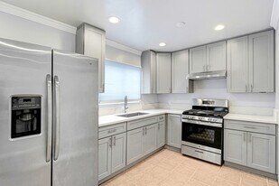 400 W 109th St in Los Angeles, CA - Building Photo