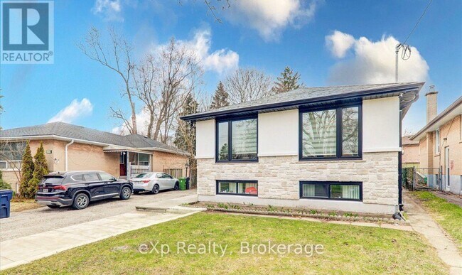 35 Darlingside Dr in Toronto, ON - Building Photo - Building Photo