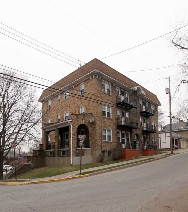 42 Overlook Dr in Pittsburgh, PA - Foto de edificio