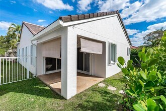 1046 Golden Cane Dr in Weston, FL - Building Photo - Building Photo