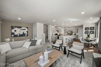 77 E Lupine Ln in Hayden, ID - Building Photo - Building Photo