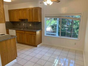 3567 Farm Hill Blvd-Unit -14 in Redwood City, CA - Building Photo - Building Photo