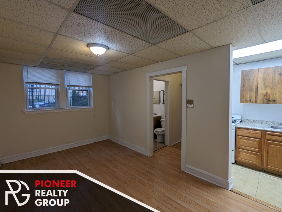 2825 N Burling St, Unit 03 in Chicago, IL - Building Photo