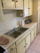 12205 Genoa Dr, Unit 4 in North Port, FL - Foto de edificio - Building Photo
