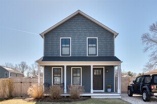 360 Flint St in Greenport, NY - Building Photo