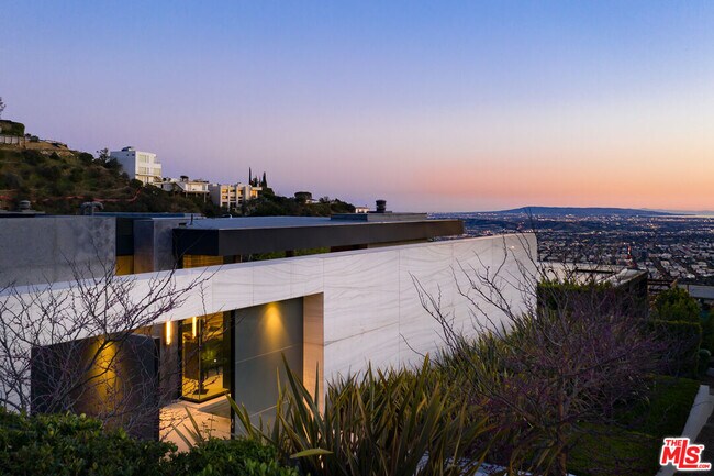 1822 Marcheeta Pl in Los Angeles, CA - Building Photo - Building Photo