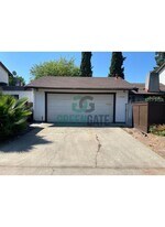 2704 Barcelona Dr in Modesto, CA - Building Photo