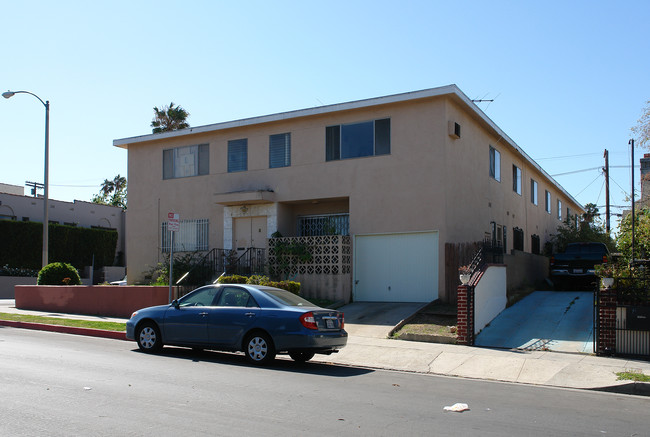 4550 Maplewood Ave in Los Angeles, CA - Foto de edificio - Building Photo