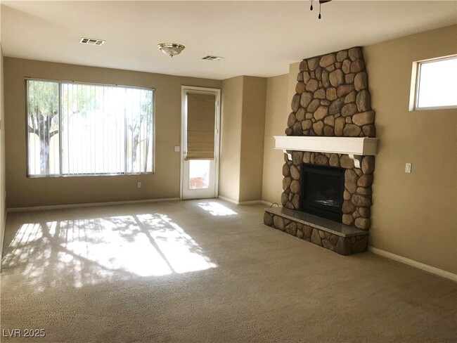 6196 Glimmering Light Ave in Las Vegas, NV - Building Photo - Building Photo