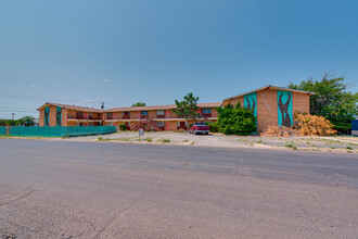 Imperial Apartments in Midland, TX - Building Photo - Building Photo