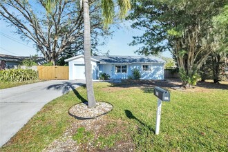 527 Fox Run Trail, Unit 613 in Apollo Beach, FL - Building Photo - Building Photo