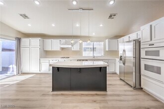 1851 Vista Pointe Ave in Henderson, NV - Building Photo - Building Photo
