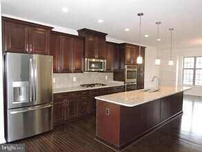 43112 India Wharf Sq in Ashburn, VA - Building Photo - Building Photo