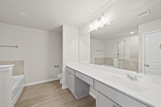 839 Red Oakland Dr in Houston, TX - Building Photo - Building Photo