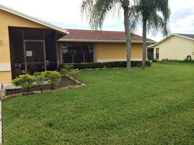 221 Bilbao St in Royal Palm Beach, FL - Building Photo - Building Photo