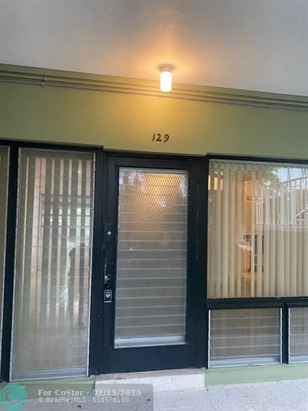 1911 NE 8th Ct in Fort Lauderdale, FL - Foto de edificio
