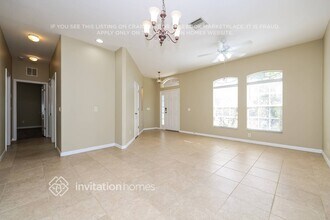 1827 Atlantic Dr in Ruskin, FL - Foto de edificio - Building Photo