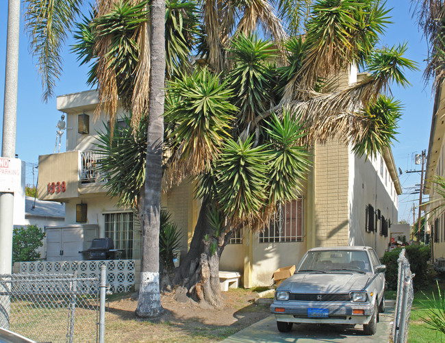 1938 S Garth Ave in Los Angeles, CA - Foto de edificio - Building Photo