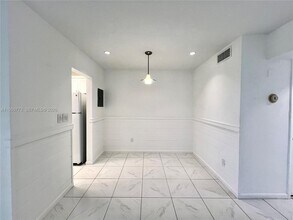 255 Sunrise Dr in Key Biscayne, FL - Building Photo - Building Photo