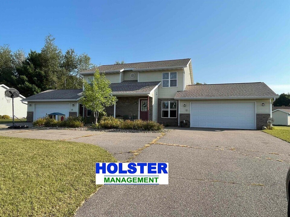 1933 Northwestern Ave in Wausau, WI - Building Photo