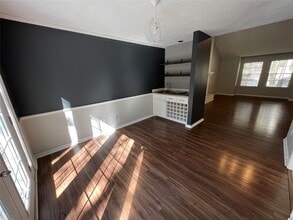 38 Meadow Cove Dr in The Woodlands, TX - Foto de edificio - Building Photo